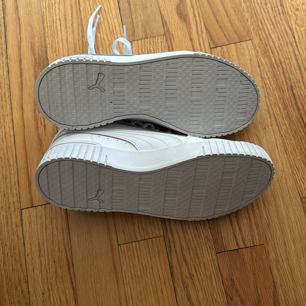 White Puma Shoes
Like NEW! Never worn outdoors. - Picture 5 of 8